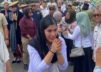 Wakil Bupati Kudus Belinda Putri Birton, saat tiba di Pendapa Kabupaten Kudus, Jumat(21/2). (Fahtur Rohman/Harianmuria.com)