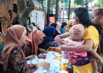 Masyarakat memanfaatkan program pemeriksaan kesehatan gratis di salah satu Puskesmas di Pati. (Mutia parasti/Harianmuria.com)