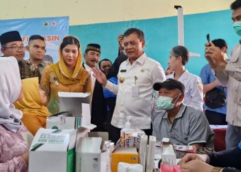 Gubernur Jawa Tengah Ahmad Lutfi saat berkunjung di Desa Lau, Dawe, Kudus. (Fahtur Rohman/Harianmuria.com)