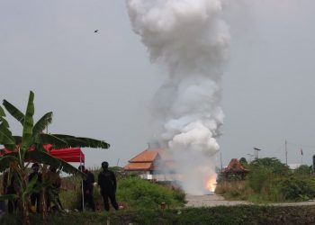 Pemusnahan obat mercon oleh Satbrimob Polda Jateng. (Dok. Polres Demak/Harianmuria.com)