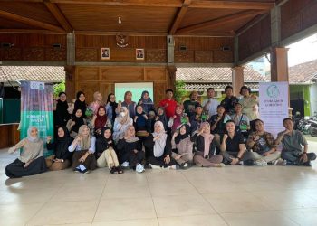Para peserta pelatihan bersama pengurus Jepara Green Generation. (Muhammad Aminudin/Harianmuria.com)