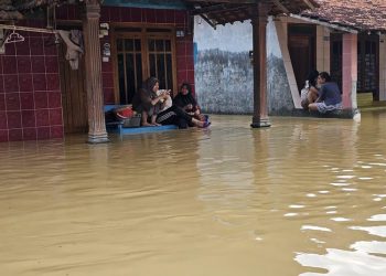 Banjir menggenangi rumah warga di Desa Ketitangwetan, Kecamatan Batangan, Pati. (Istimewa/Harianmuria.com)