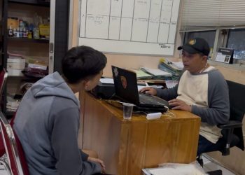 Salah satu tersangka diperiksa penyidik Satreskrim Polres Salatiga. (Angga Rosa/Harianmuria.com)