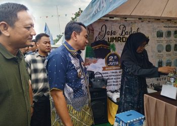 Wakil Bupati Pati Risma Ardhi Chandra meninjau stan di Pati Ramadan Festival 2025. (Setyo Nugroho/harianmuria.com)