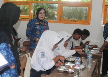 Pelaksanaan program MBG di SMPN 1 Grobogan beberapa waktu lalu. (Ahmad Abror/Harianmuria.com)