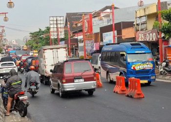 Kondisi ruas Jalan Jenderal Sudirman di Ambarawa saat ini sebelum pemberlakuan sistem satu arah. (Hesty Imaniar/Harianmuria.com)