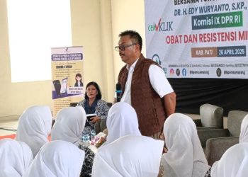 Anggota Komisi IX DPR RI Edy Wuryanto dalam kunjungan kerja untuk menyerap aspirasi tenaga kesehatan di Kabupaten Pati. (Ahmad Abror – Harianmuria.com)