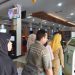 Warga mengantre di konter Mall Pelayanan Publik (MPP) Blora pada hari pertama pelayanan, Selasa (8/4/2025). (Eko Wicaksono/Harianmuria.com)