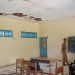 Kegiatan belajar mengajar di ruang kelas yang rusak parah di SDN 2 Sumengko, Randublatung, Blora. (Hanafi/Harianmuria.com)