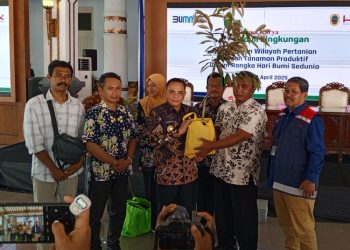 Penyerahan bantuan bibit durian oleh PT Utama Karya Tbk di Pendapa Kabupaten Pati. (Setyo Nugroho/Harianmuria.com)