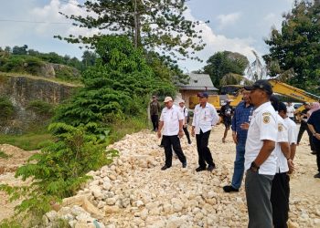 Tim gabungan beberapa instansi di Kabupaten Pati melakukan inspeksi mendadak (sidak) di lokasi tambang galian C di wilayah Sukolilo, Rabu (30/4/2025). (Setyo Nugroho/Harianmuria.com)