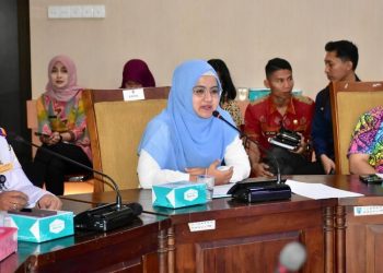 Kasi Perdata dan Tata Usaha Negara Kejari Salatiga Nana Rositasari dalam FGD yang digelar Dinas Perhubungan, Kamis (15/5/2025). (Dok. Setda Salatiga/Harianmuria.com)