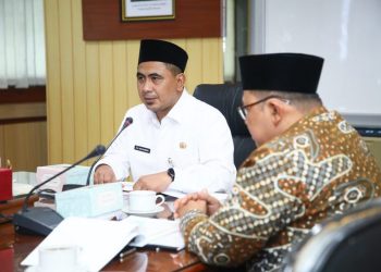 Wakil Gubernur Jateng Taj Yasin Maimoen memimpin Rapat Koordinasi Revitalisasi Asrama Haji Donohudan di ruang kerjanya pada Rabu (7/5/2025).