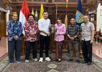 KPU Kudus melaporkan pengembalian sisa dana hibah penyelenggaraan Pilkada ke kas daerah, dalam audiensi dengan Wakil Bupati Kudus Bellinda Birton. (Dok. KPU Kudus/Harianmuria.com)