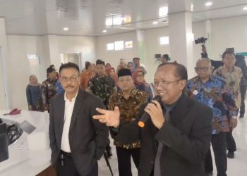 Anggota Komisi IX EDY Wuryanto, jajaran Pemkab Grobogan, DPRD, dan Forkompinda meninjau fasilitas kesehatan di Rumah Sakit Permata Utama, Selasa (20/5/2025). (Ahmad Abror/Harianmuria.com)