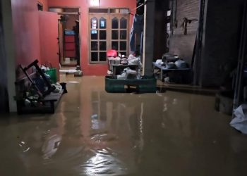 Banjir merendam rumah warga di Desa Ketintangwetan, Kecamatan Batangan, Pati pada Selasa (20/5/2025) dini hari. (Dok. Warga/Harianmuria.com)