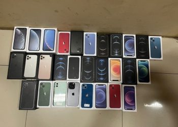 Barang bukti puluhan iPhone berbagai seri yang digasak oleh pelaku. (Dok. Polres Kudus/Harianmuria.com)