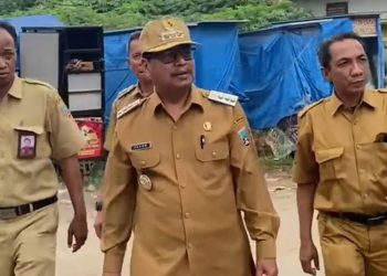 Bupati Rembang Harno melakukan peninjauan ke Pasar Kuliner Pamotan. (Vicky Rio/Harianmuria.com)
