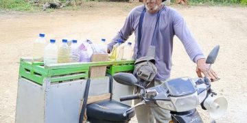 Mbah Min, penjual jamu tradisional di Blora yang gigih melestarikan warisan leluhur. (Eko Wicaksono/Harianmuria.com)