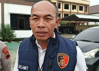 Kasatreskrim Polres Blora AKP Selamet menjelskan perkembangan kasus penemuan bayi laki-laki yang dibuang di hutan Desa Semanggi, Kecamatan Jepon. (Eko Wicaksono/Harianmuria.com)