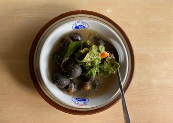 Keong Srutup Daun Singkil, menu favorit pengunjung di restoran Kampung Sawah Segaran di Desa Undaan Lor, Kecamatan Undaan, Kudus. (Nisa HS/Harianmuria.com)