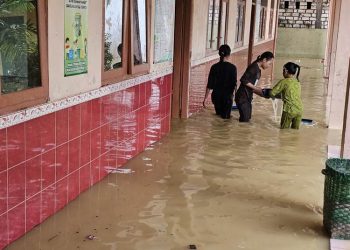 Kondisi SDN Ketintangwetan 02 di Kecamatan Batangan, Pati terendam banjir dan tidak ada aktivitas pembelajaran, Selasa (20/5/2025). (Setyo Nugroho/Harianmuria.com)