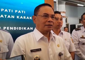 Bupati Pati Sudewo mengumumkan kebijakan lima hari sekolah akan diterapkan di Kabupaten Pati mulai tahun ajaran baru 2025/206. (Mutia Parasti/harianmuria.com)