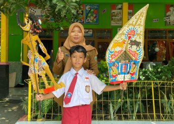 Muhammad Suryo Alam, dalang cilik dari SD 5 Karangbener, Kecamatan Bae, Kudus. (Nisa HS/Harianmuria.com)