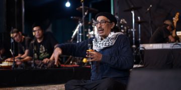 Anis Sholeh Ba’asyin dalam acara Ngaji NgAllah Suluk Maleman edisi 162, bertema “Merayakan Kemiskinan dengan Bahagia”, Sabtu malam, 21 Juni 2025, di Rumah Adab Indonesia Mulia, Pati. (Dok. Pribadi/Harianmuria.com)