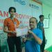 Gendhis Ayu Citra Wandira menerima piagam penghargaan dan medali emas di Kejuaraan Provinsi (Kejurprov) Jateng. (Dok. Perbakin Jepara/Harianmuria.com)
