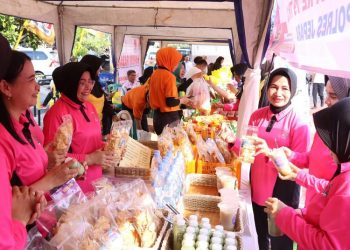 Kegiatan Bazar Murah UMKM yang digelar Polres Jepara di halaman Mapolres, Rabu, 25 Juni 2025. (Tomi Budianto/Harianmuria.com)