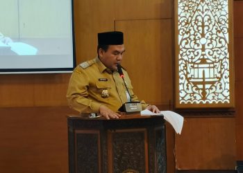 Bupati Blora Arief Rohman membacakan Jawaban Bupati atas Pandangan Umum Fraksi dalam Rapat Paripurna DPRD Blora, Senin, 30 Juni 2025. (Eko Wicaksono/Harianmuria.com)