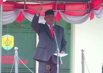 Bupati Grobogan Setyo Hadi memimpin upacara Hari Lahir Pancasila di Setda Grobogan, Senin, 2 Juni 2025. (Ahmad Abror/Harianmuria.com)