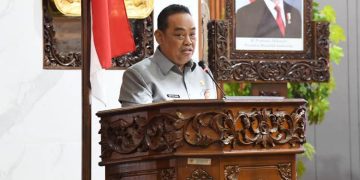Bupati Grobogan Setyo Hadi menyampaikan pengajuan Raperda tentang Penyertaan Modal kepada BUMD dalam forum Rapat Paripurna DPRD Grobogan, Senin, 30 Juni 2025. (Ahmad Abror/Harianmuria.com)