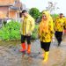 Bupati Pekalongan Fadia Arafiq meninjau lokasi tedampak banjir rob di Desa Jeruksari, Kecamatan Tirto, Selasa, 3 Juni 2025. (Fahri Akbar/Harianmuria.com)