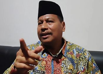 Bupati Rembang Harno melarang penggunaan ponsel saat rapat kerja berlangsung di lingkungan Pemerintah Kabupaten Rembang. (Vicky Rio/Harianmuria.com)