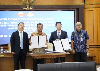 Gubernur Jawa Tengah Ahmad Luthfi didampingi Kepala Dinas Kelautan dan Perikanan Jateng Endi Faiz Effendi menerima kunjungan delegasi Pemerintah Provinsi Fujian, Tiongkok, di Semarang, Selasa, 24 Juni 2025. (Dok. Pemprov Jateng/Harianmuria.com)