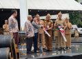 Penyerahan secara simbolis mobil Speling dan ambulans dari program CSR Yayasan Taiwan Business Central Java diterima langsung oleh Gubernur Jateng Ahmad Luthfi, Senin, 30 Juni 2025. (Rizky Syahrul/Harianmuria.com)