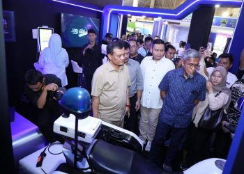 Gubernur Jawa Tengah Ahmad Luthfi mengunjungi salah satu stan usai membuka Jateng Fair Festival 2025 di PRPP Kota Semarang, Jumat malam, 27 Juni 2025. (Dok. Diskominfo Jateng/Harianmuria.com)