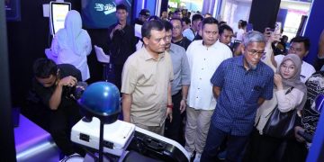 Gubernur Jawa Tengah Ahmad Luthfi mengunjungi salah satu stan usai membuka Jateng Fair Festival 2025 di PRPP Kota Semarang, Jumat malam, 27 Juni 2025. (Dok. Diskominfo Jateng/Harianmuria.com)