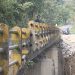 Warga melintasi Jembatan Temuwoh yang ambles di Kecamatan Ngawen, Kabupaten Blora. (Eko Wicaksono/Harianmuria.com)