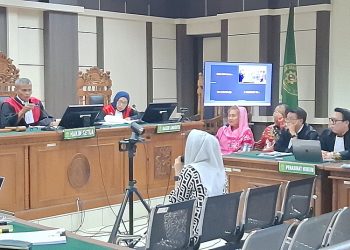 Kepala Bapenda Kota Semarang Indriyasari menjadi saksi dalam sidang terdakwa kasus korupsi mantan Wali Kota Semarang Hevearita Gunaryanti Rahayu (Mbak Ita) dan suaminya Alwin Basri di Pengadilan Tipikor Semarang, Senin 30 Juni 2025. (Syahril Muadz/Harianmuria.com)