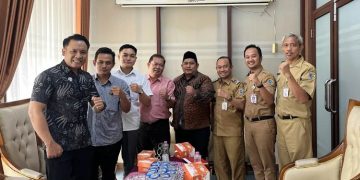 Ketua DPRD Demak Zainul Fatta menerima audiensi Walimachi Foundation dan Dinas Tenaga Kerja dan Perindustrian (Disnakerin) Kabupaten Demak. (Istimewa/Harianmuria.com)