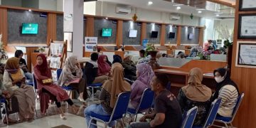 Warga mengantre layanan BPJS Kesehatan di Mal Pelayanan Publik (MPP) Kabupaten Blora. (Dok. MPP Blora/Harianmuria.com)