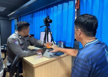 Layanan perpanjangan SIM oleh Satlantas Polres Grobogan pada acara Car Free Day CFD di Purwodadi dalam rangka Hari Bhayangkara, Minggu, 22 Juni 2025. (Ahmad Abror/Harianmuria.com)
