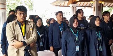 Ratusan mahasiswa KKN dari UGM dan IPB diterima Bupati Pati Sudewo di Pendapa Kabupaten Pati pada Senin, 23 Juni 2025. (Mutia Parasti/Harianmuria.com)