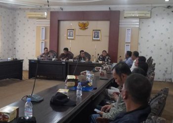 Perwakilan warga Desa Jatirejo mengadukan dampak buruk aktivitas tambang galian C dalam audiensi di DPRD Kabupaten Kendal, Kamis, 26 Juni 2025. (Arvian Maulana/Harianmuria.com)