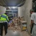 Pihak kepolisian melakukan olah TKP di lokasi kecelakaan tunggal truk kontainer yang menabrak rumah di Desa Kriyan, Kecamatan Kalinyamatan, Jepara, Senin, 30 Juni 2025. (Dok. Polres Jepara/Harianmuria.com)