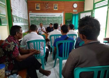 Rapat koordinasi yang digelar Perhutani KPH Purwodadi dengan Pabrik Gula (PG) Trangkil dan empat Lembaga Masyarakat Desa Hutan (LMDH) untuk mengembangkan budi daya tebu di kawasan hutan Kabupaten Grobogan. (Dok. Perhutani KPH Purwodadi/Harianmuria.com)