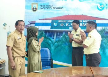 Satpam dan korban 'catcalling' saling memaafkan dalam mediasi di RSUD dr Soetrasno Rembang, Senin, 2 Juni 2025. (Dok. RSUD dr Soetrasno Rembang/Harianmuria.com)